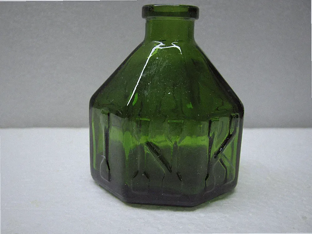 Very Nice Pre-Owned Wheaton, New Jersey Green Ink Bottle 2 1/2 Inches Tall